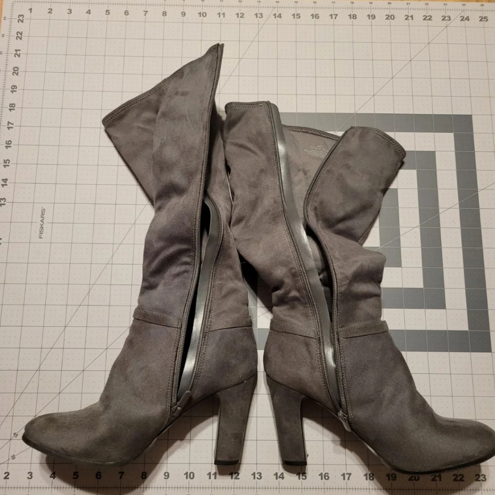 Women's knee high boots 8.5